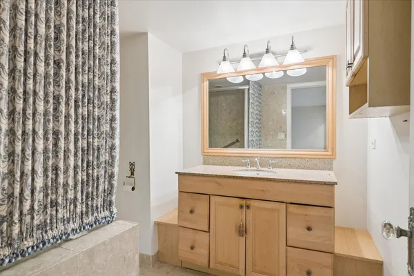 $335,000 | 411 Ashland Avenue, Unit 1A, River Forest, IL 60305