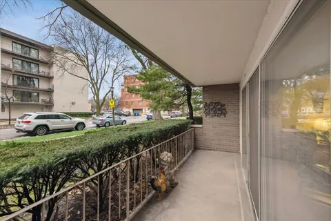 $335,000 | 411 Ashland Avenue, Unit 1A, River Forest, IL 60305
