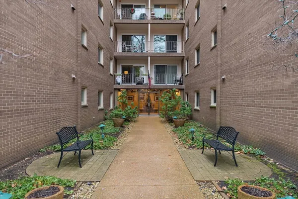 $335,000 | 411 Ashland Avenue, Unit 1A, River Forest, IL 60305