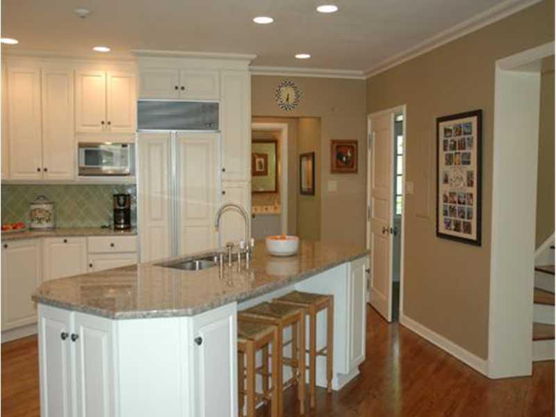 847 Persimmon Road Sewickley Heights, PA 15143 - Photo 5 of 19 Kitchen.