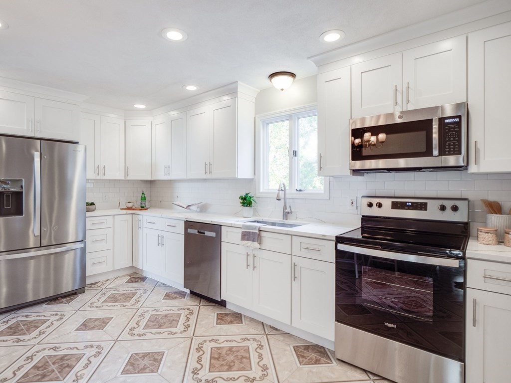 56 Lawrence Road Lynn, MA 01904 - Photo 9 of 36 Gallery Image 9