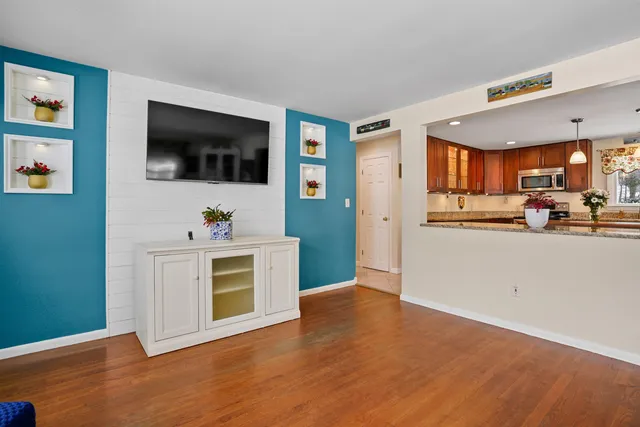 $425,000 | 59 Tondreau Court, Manchester, NH 03102