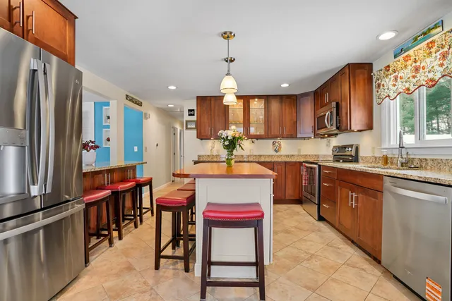 $425,000 | 59 Tondreau Court, Manchester, NH 03102