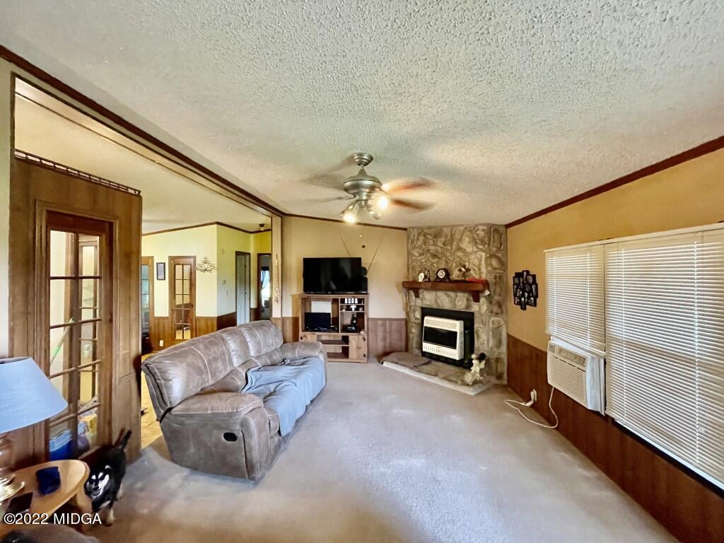 3310 Jackson Road Roberta, GA 31078 - Photo 4 of 26 a living room with furniture and a flat screen tv