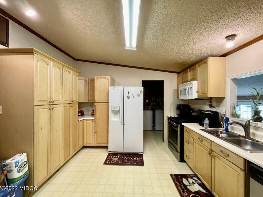 3310 Jackson Road Roberta, GA 31078 - Photo 6 of 26 a kitchen with a refrigerator and a sink