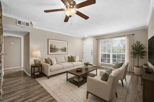 $179,900 | 1860 White Oak Drive, Unit 355, Houston, TX 77009