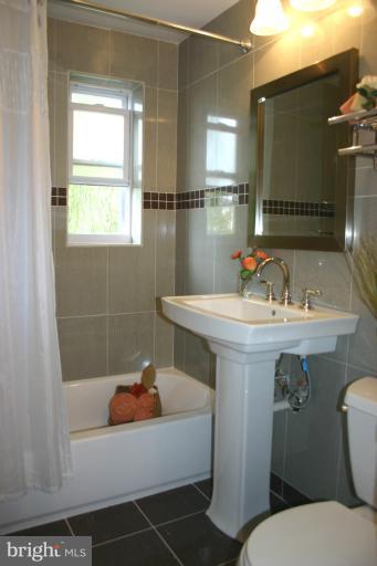 2805 16th Road South, Unit A Arlington, VA 22204 - Photo 15 of 28 Bath has been completely refinished