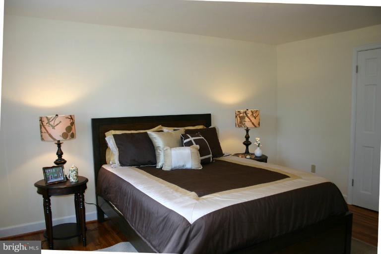 2805 16th Road South, Unit A Arlington, VA 22204 - Photo 23 of 28 Bedroom (Master)
