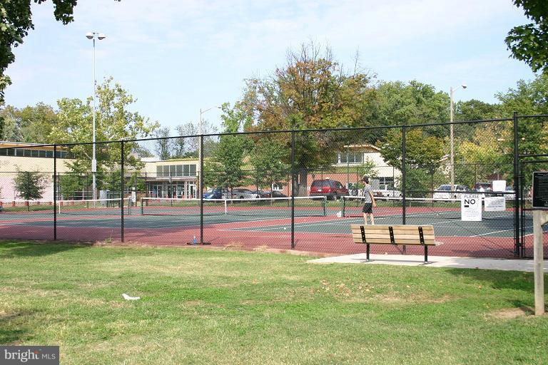 2805 16th Road South, Unit A Arlington, VA 22204 - Photo 5 of 28 Nearby Public Tennis Courts