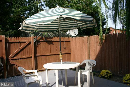 2805 16th Road South, Unit A Arlington, VA 22204 - Photo 10 of 28 A nice place to entertain outdoors