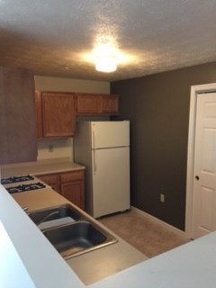 96 River Road, Unit 210 Manchester, NH 03104 - Photo 5 of 28 Gallery Image 5