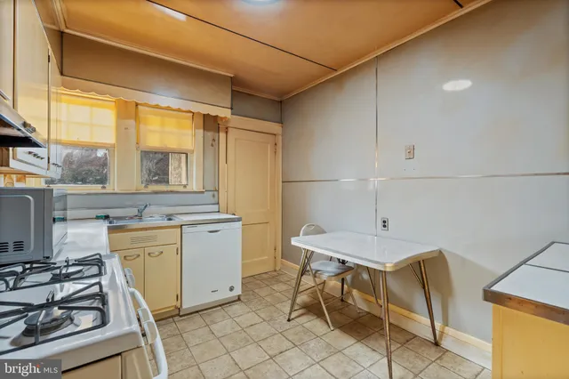 $225,000 | 4608 Woodland Avenue, Drexel Hill, PA 19026