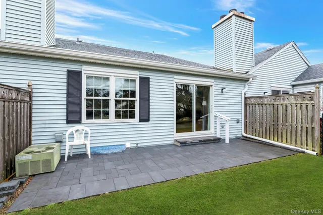 $3,200 | 2555 Youngs Avenue, Unit 4D, Southold, NY 11971