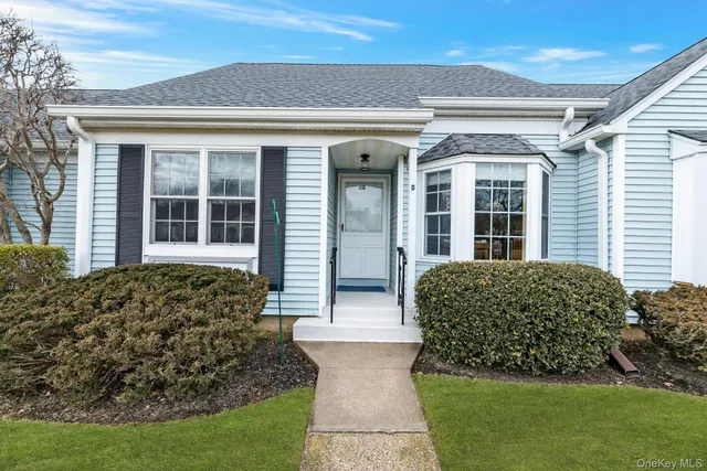 $3,200 | 2555 Youngs Avenue, Unit 4D, Southold, NY 11971