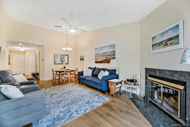 $3,200 | 2555 Youngs Avenue, Unit 4D, Southold, NY 11971