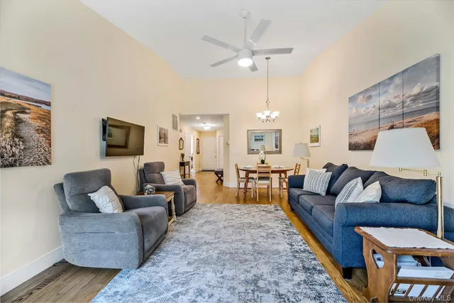 $3,200 | 2555 Youngs Avenue, Unit 4D, Southold, NY 11971