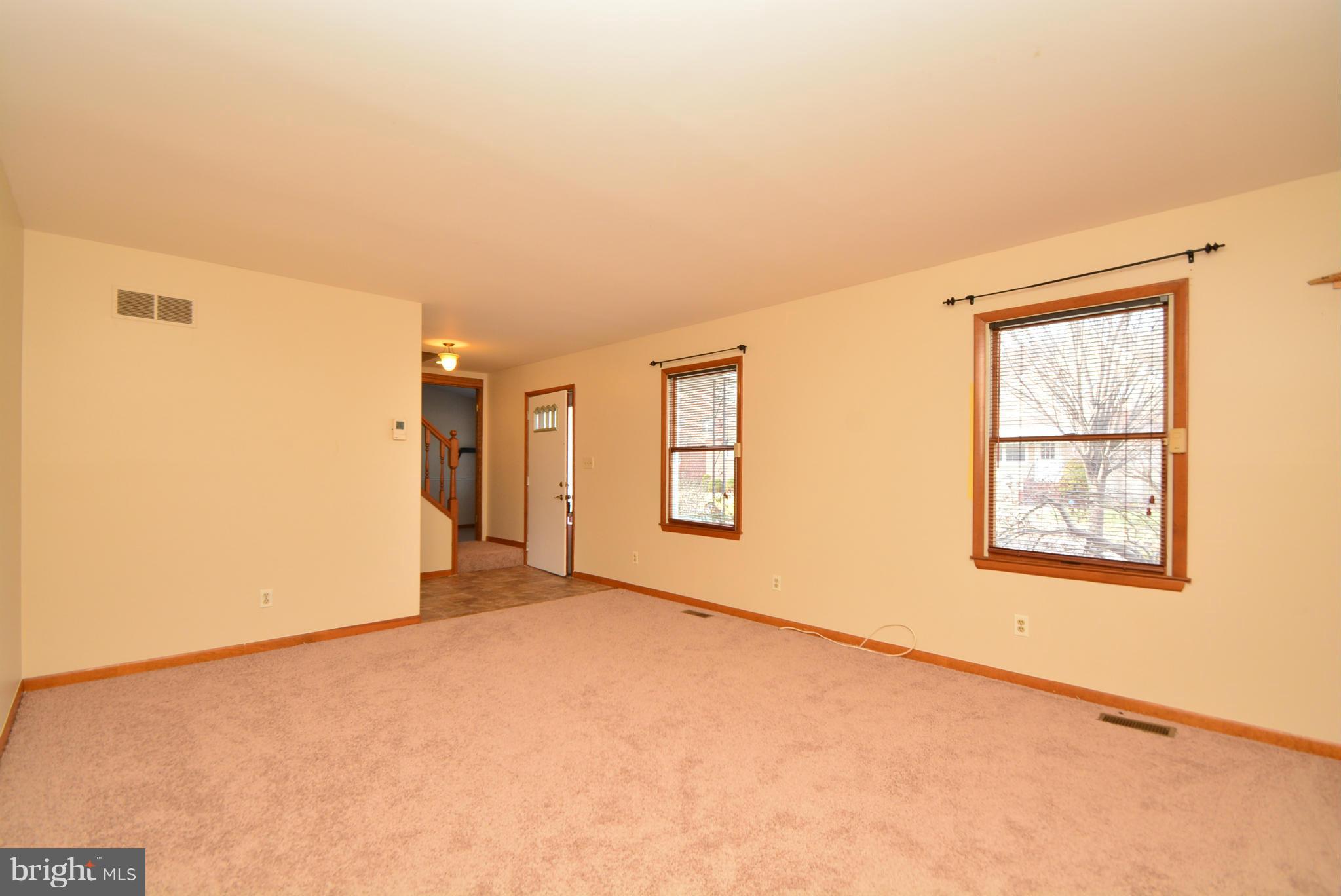 7041 Dunhill Road Baltimore, MD 21222 - Photo 2 of 30 Living Room