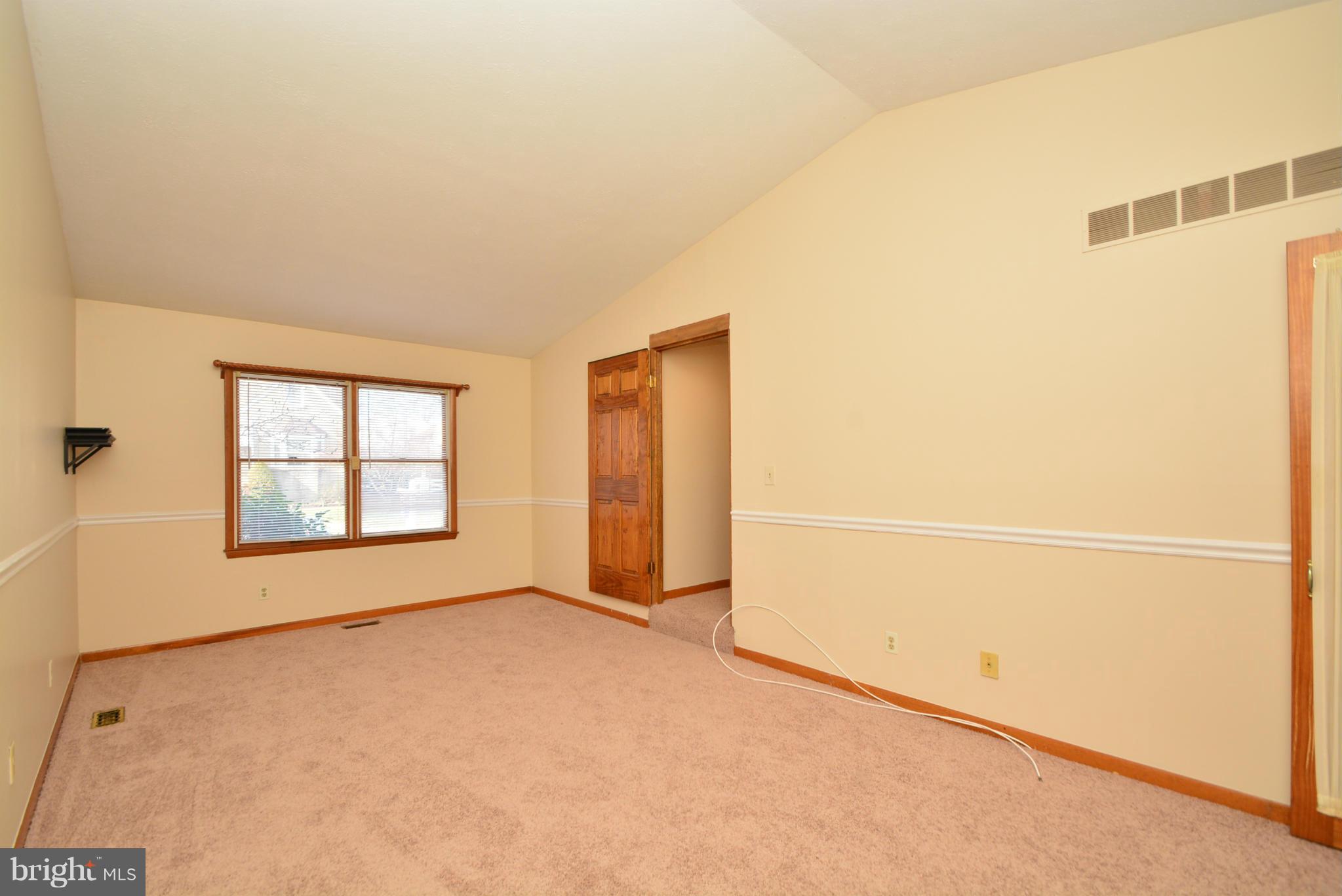 7041 Dunhill Road Baltimore, MD 21222 - Photo 11 of 30 Family Room
