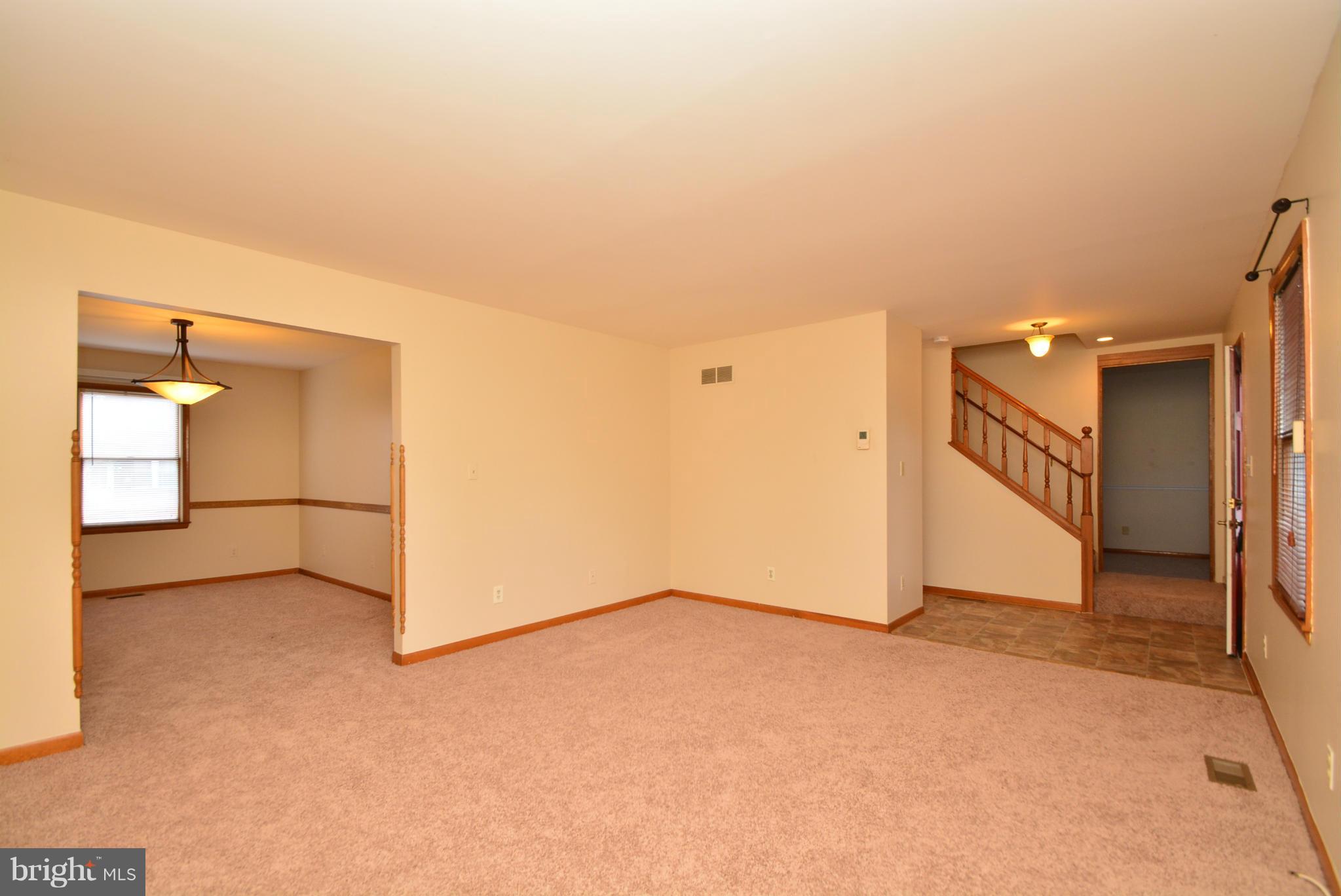 7041 Dunhill Road Baltimore, MD 21222 - Photo 3 of 30 Living Room