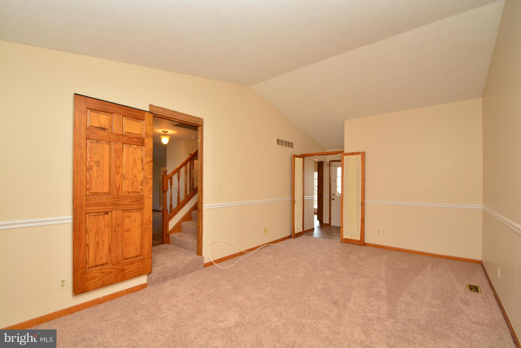 7041 Dunhill Road Baltimore, MD 21222 - Photo 9 of 30 Family Room