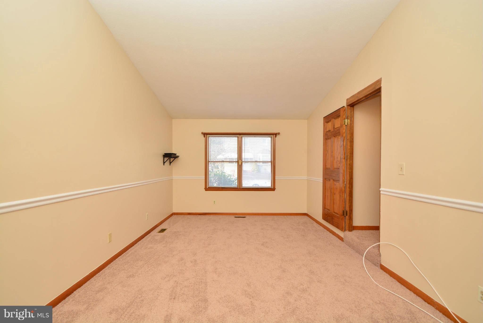 7041 Dunhill Road Baltimore, MD 21222 - Photo 10 of 30 Family Room