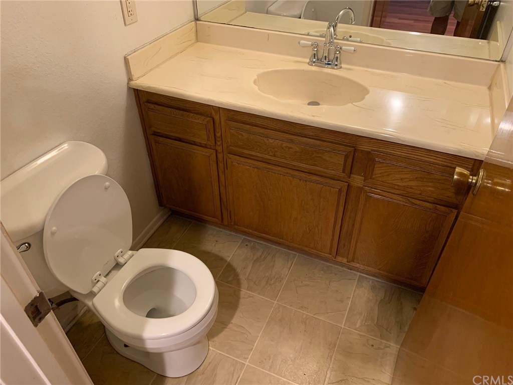 825 West Duarte Road, Unit D Arcadia, CA 91007 - Photo 5 of 12 Main level bath