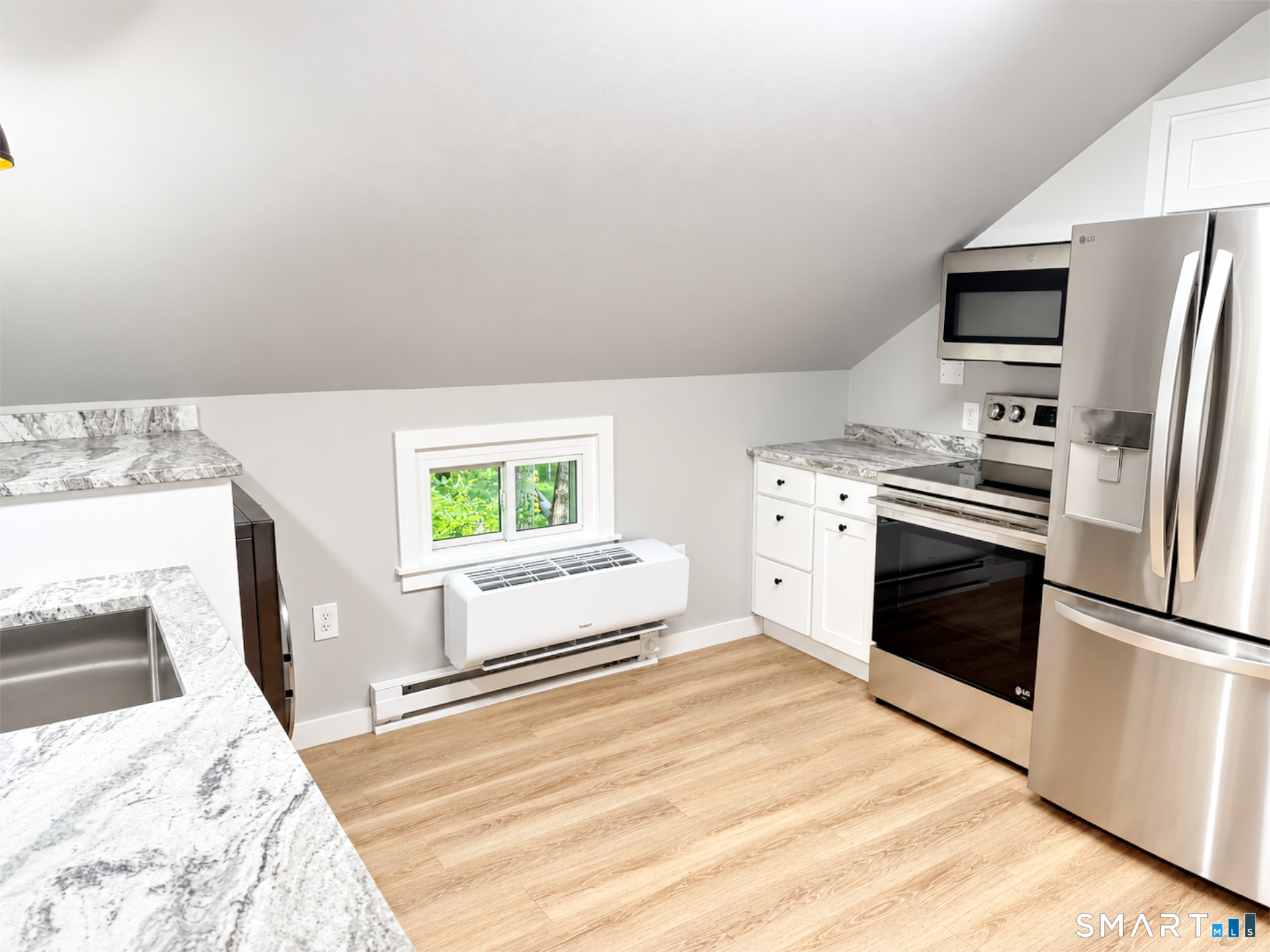 300 Railtree Hill Road, Unit B Woodbury, CT 06798 - Photo 4 of 12 Gallery Image 4