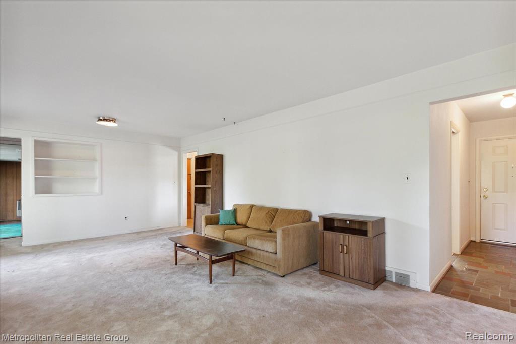 26115 Steele Road Farmington Hills, MI 48331 - Photo 8 of 40