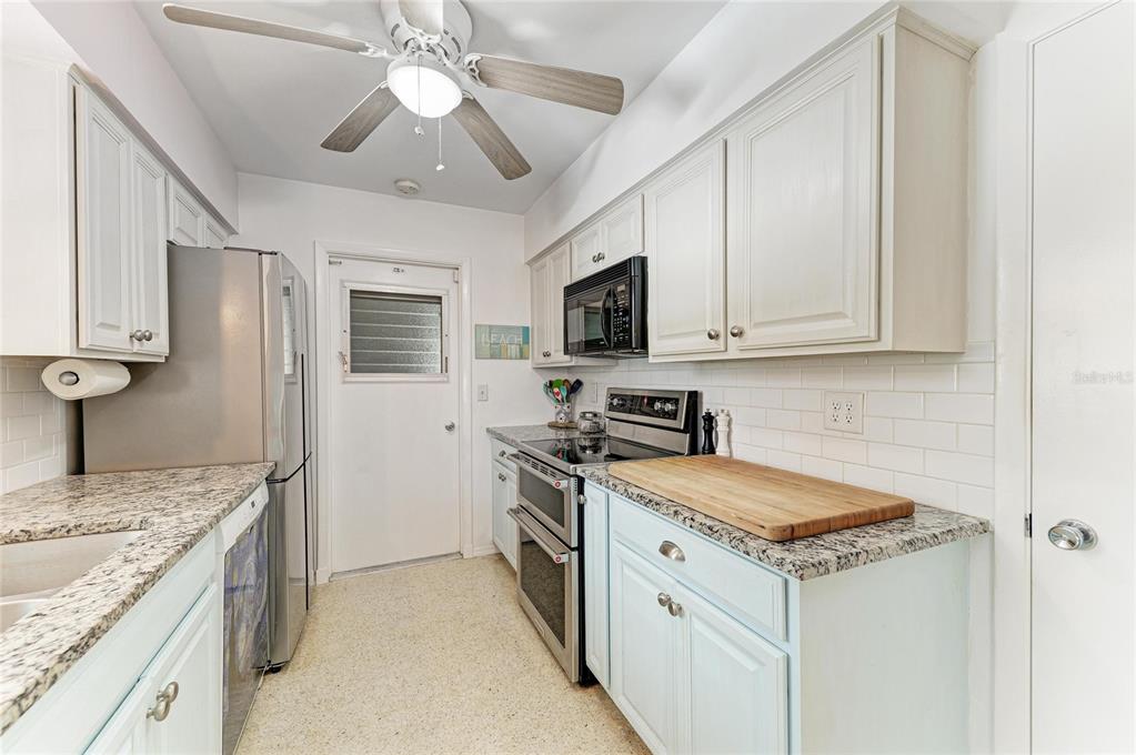 823 Bradenton Road Venice, FL 34293 - Photo 13 of 41