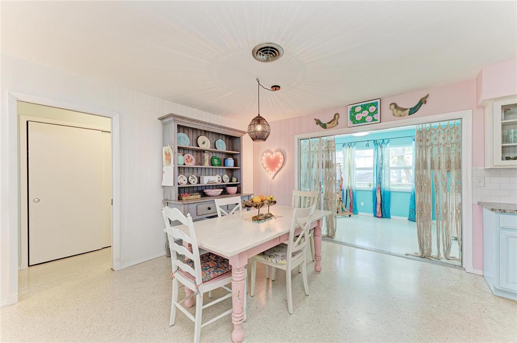 823 Bradenton Road Venice, FL 34293 - Photo 8 of 41