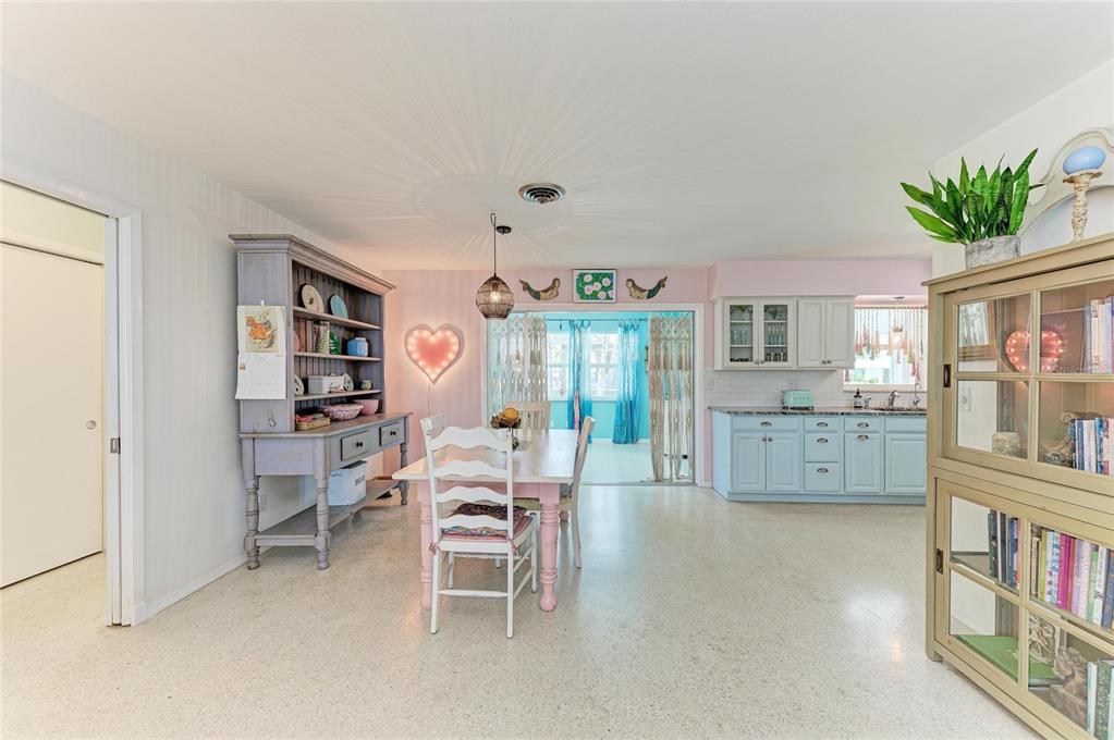 823 Bradenton Road Venice, FL 34293 - Photo 9 of 41