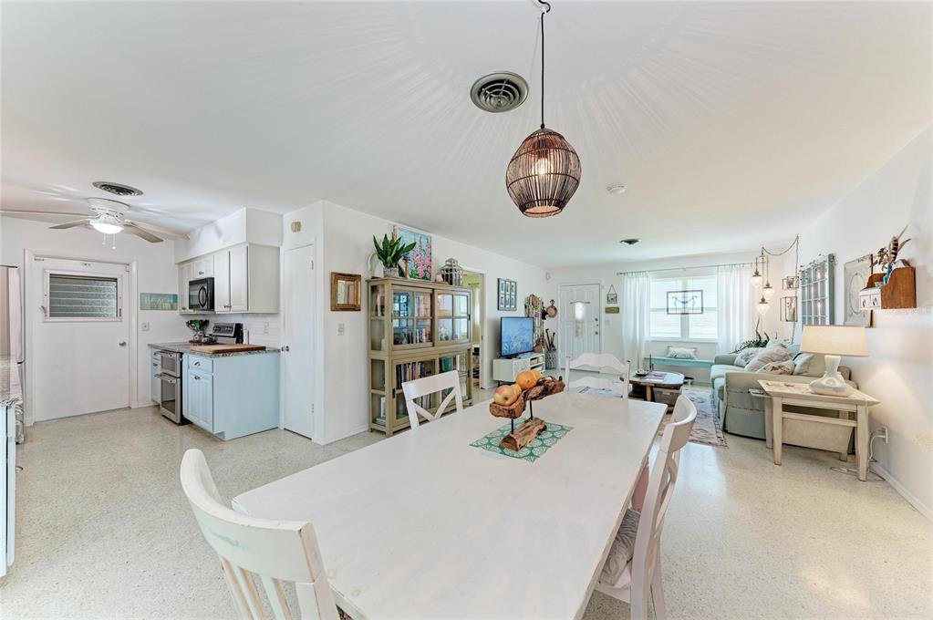 823 Bradenton Road Venice, FL 34293 - Photo 10 of 41