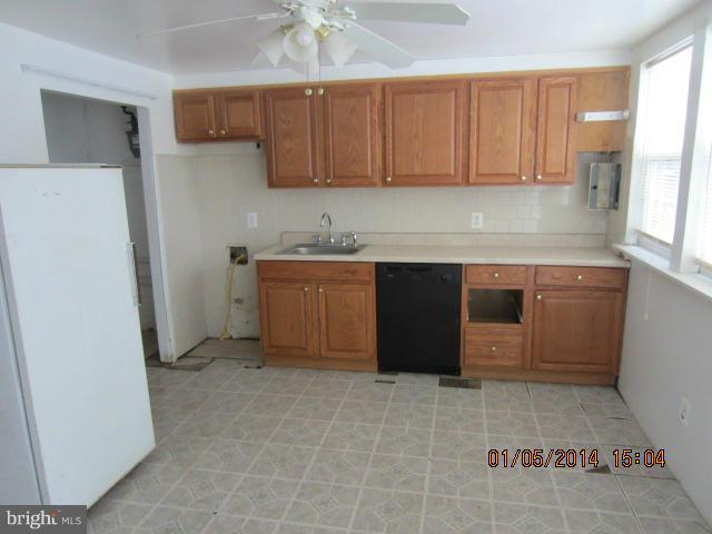 3163 Kessler Road Baltimore, MD 21227 - Photo 3 of 10 Kitchen