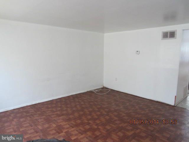 3163 Kessler Road Baltimore, MD 21227 - Photo 5 of 10 Living Room