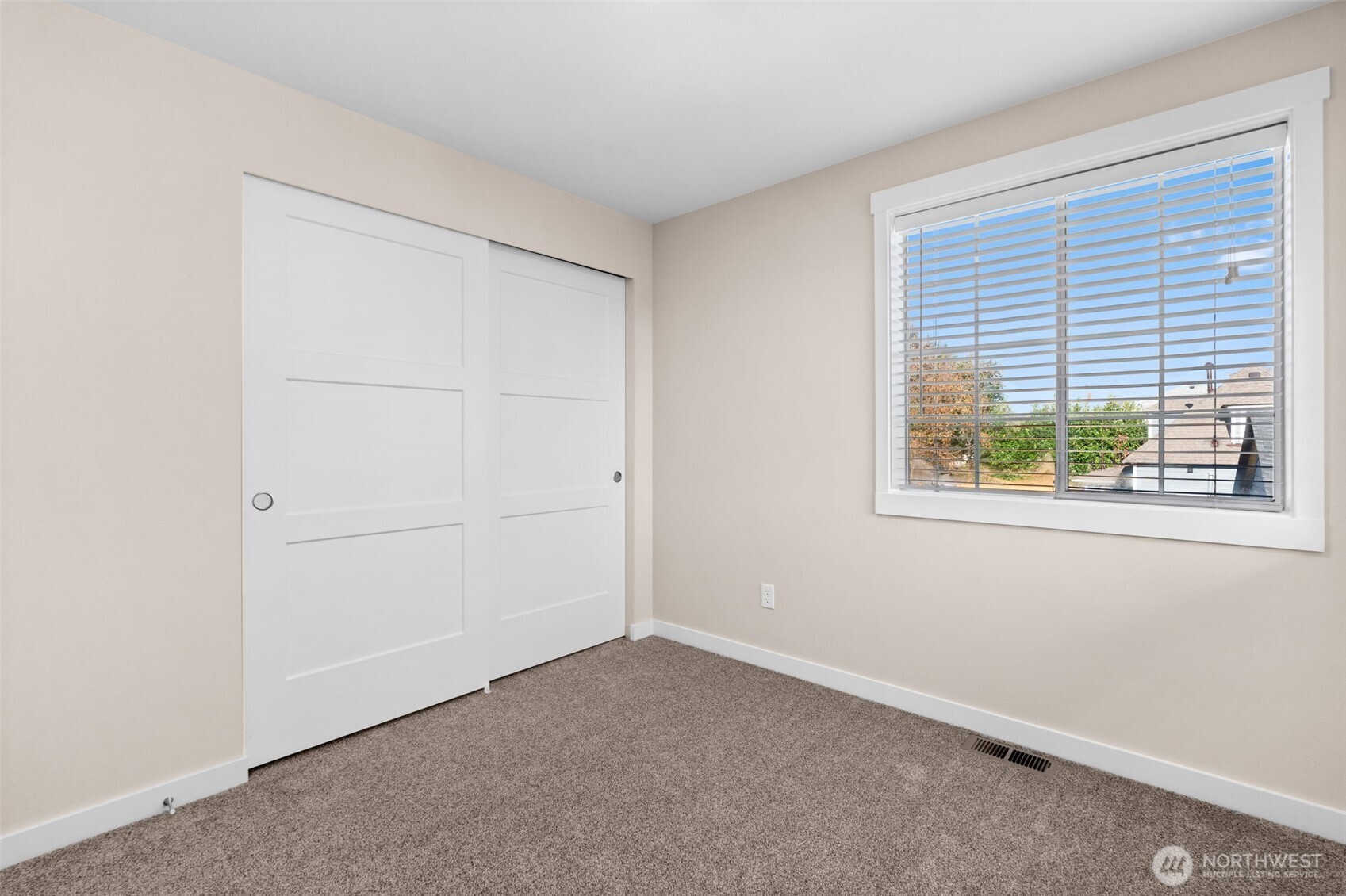 720 7th Street Southwest Puyallup, WA 98371 - Photo 29 of 40 an empty room with a window