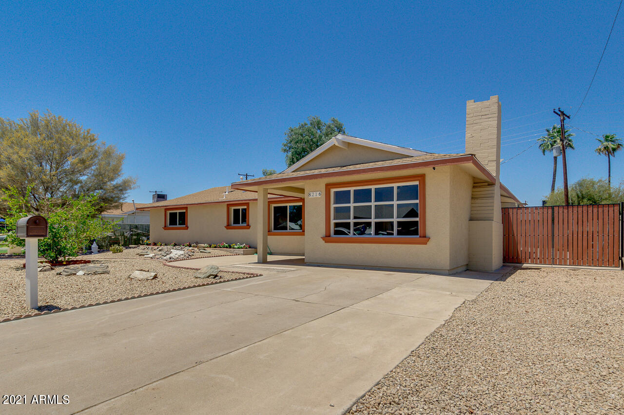 8216 West Piccadilly Road Phoenix, AZ 85033 - Photo 2 of 25 03-Picadilly