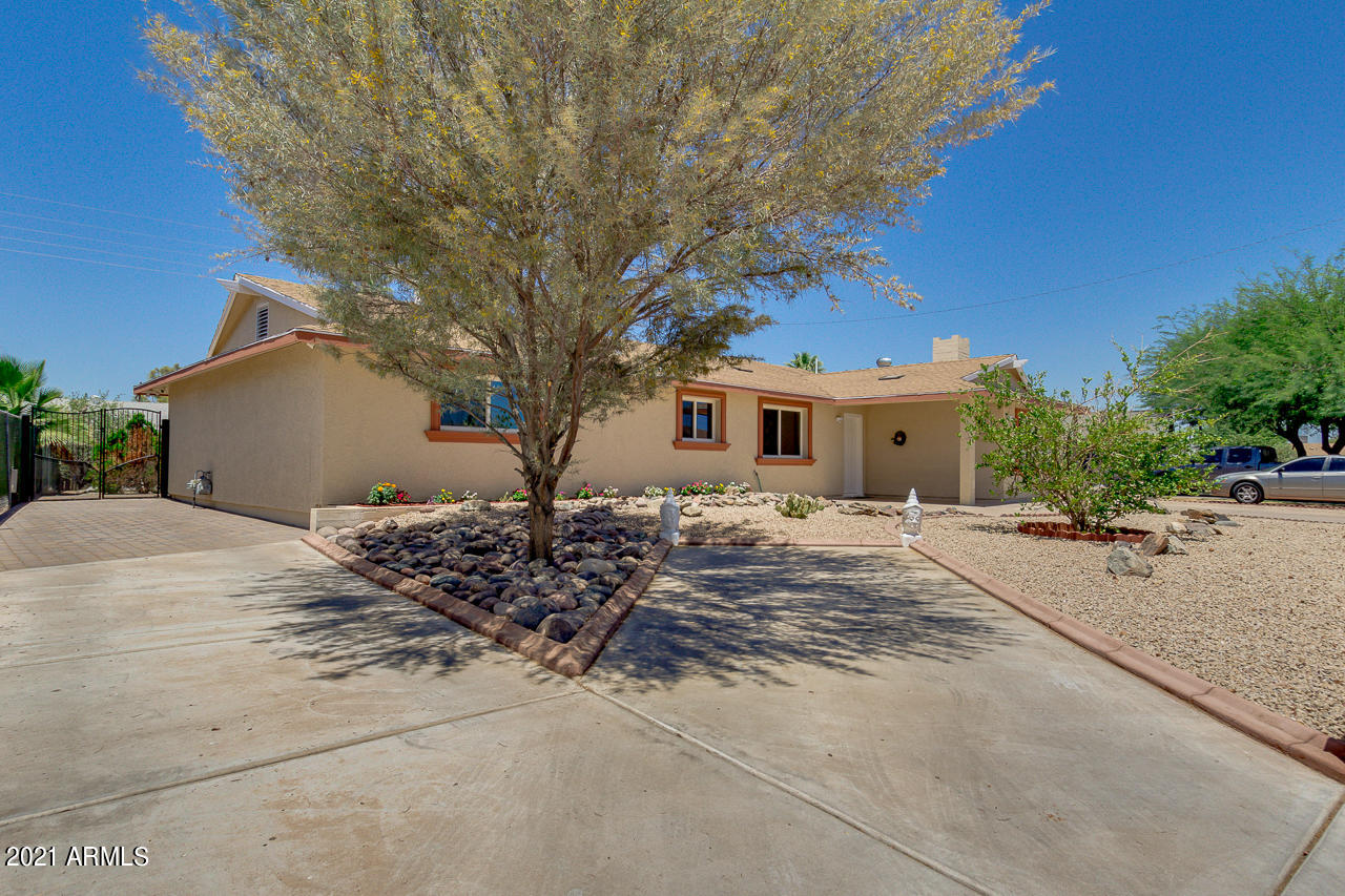 8216 West Piccadilly Road Phoenix, AZ 85033 - Photo 3 of 25 02-Picadilly
