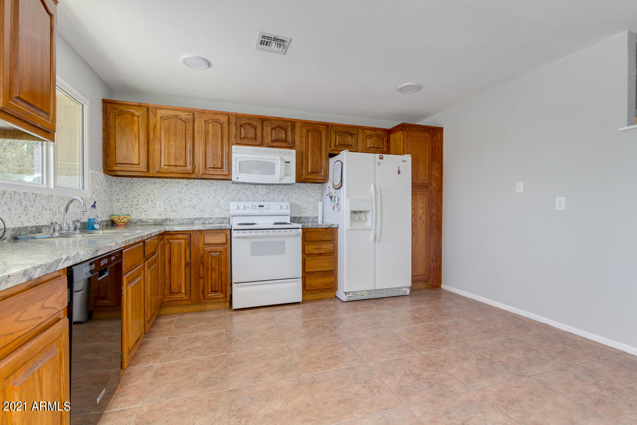 8216 West Piccadilly Road Phoenix, AZ 85033 - Photo 5 of 25 08-Picadilly
