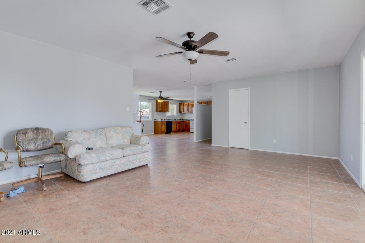 8216 West Piccadilly Road Phoenix, AZ 85033 - Photo 7 of 25 06-Picadilly