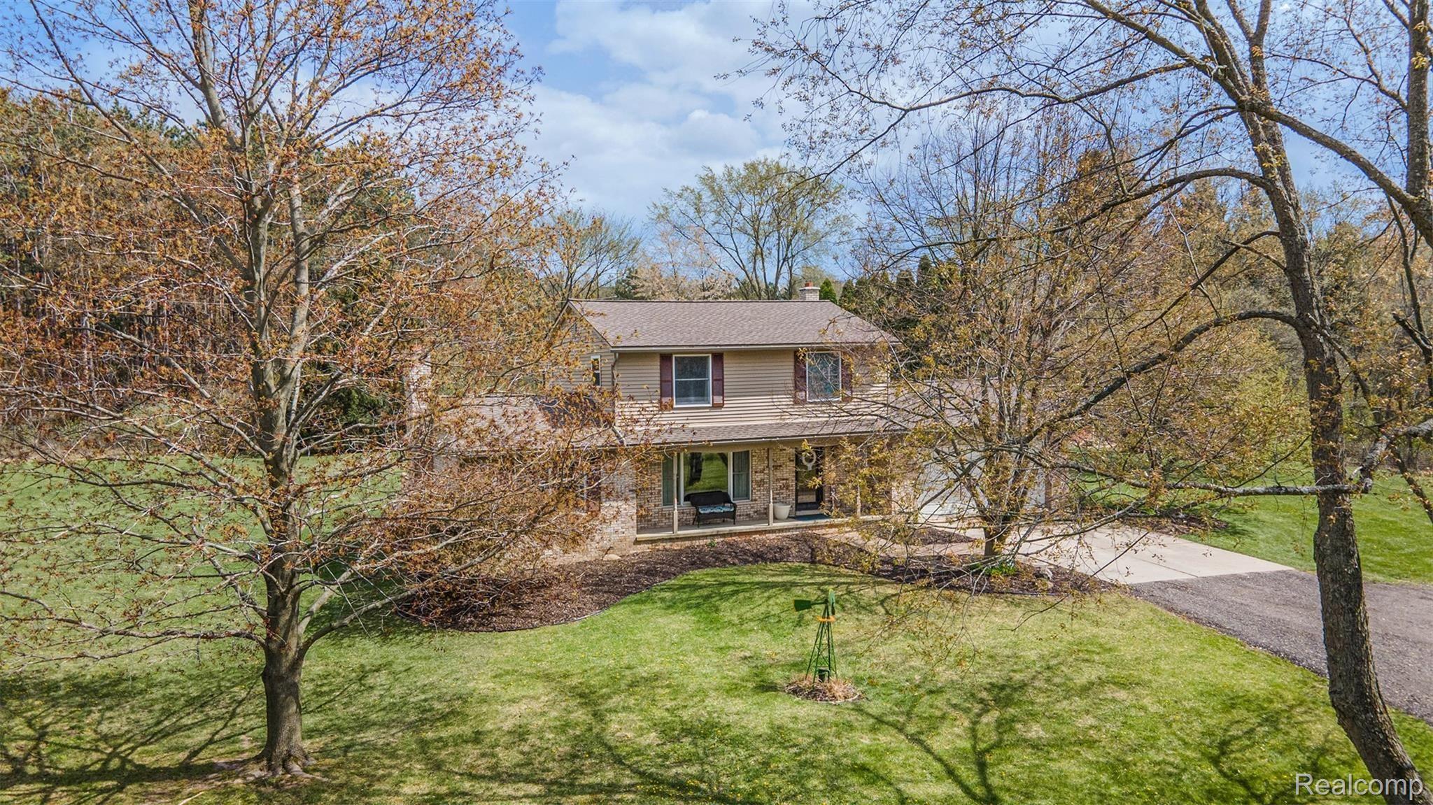 1860 Echo Hills Road Howell, MI 48855 - Photo 2 of 25 Huge yard and lots of privacy all while being close to everything in Howell