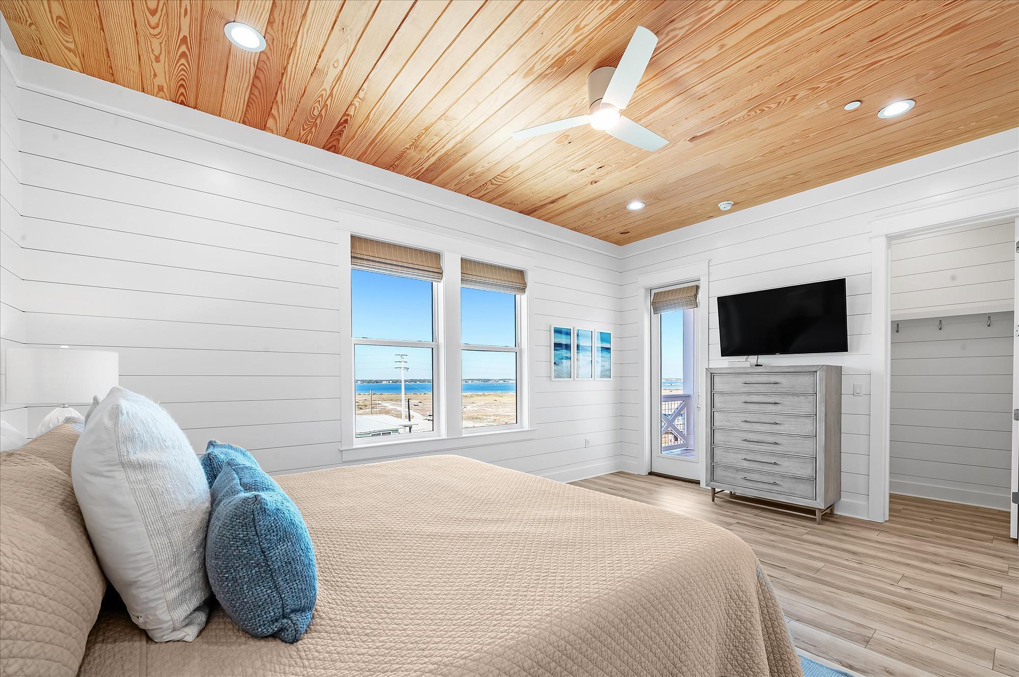 7944 Gulf Boulevard Navarre, FL 32566 - Photo 45 of 86 34_f8_7944Gulf_034