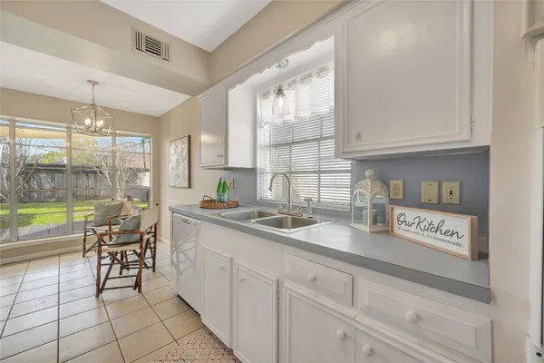 $2,500 | 847 Carlingford Lane, Houston, TX 77079