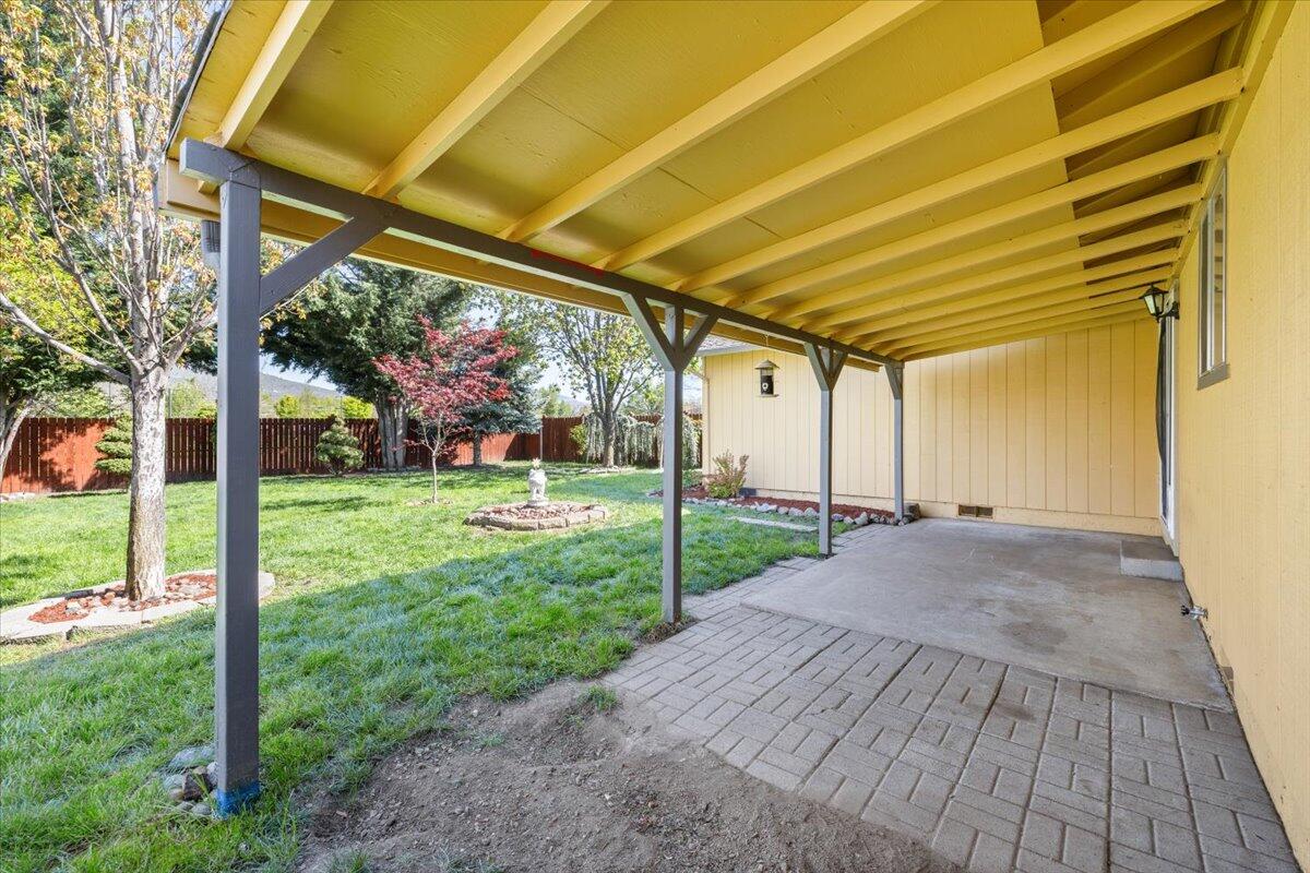 2280 Delta Waters Road Medford, OR 97504 - Photo 18 of 25 18-CI_0880
