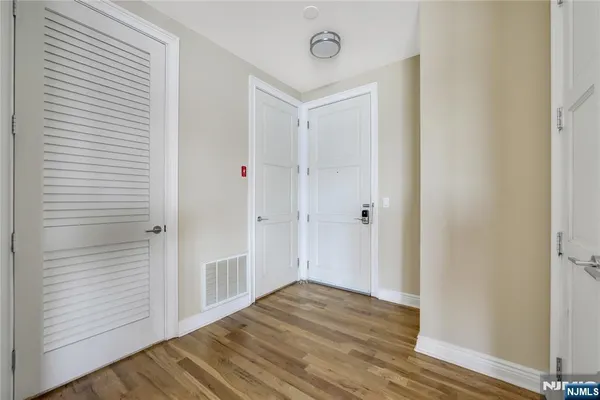 $6,500 | 15 Somerset Lane, Unit 520, Edgewater, NJ 07020