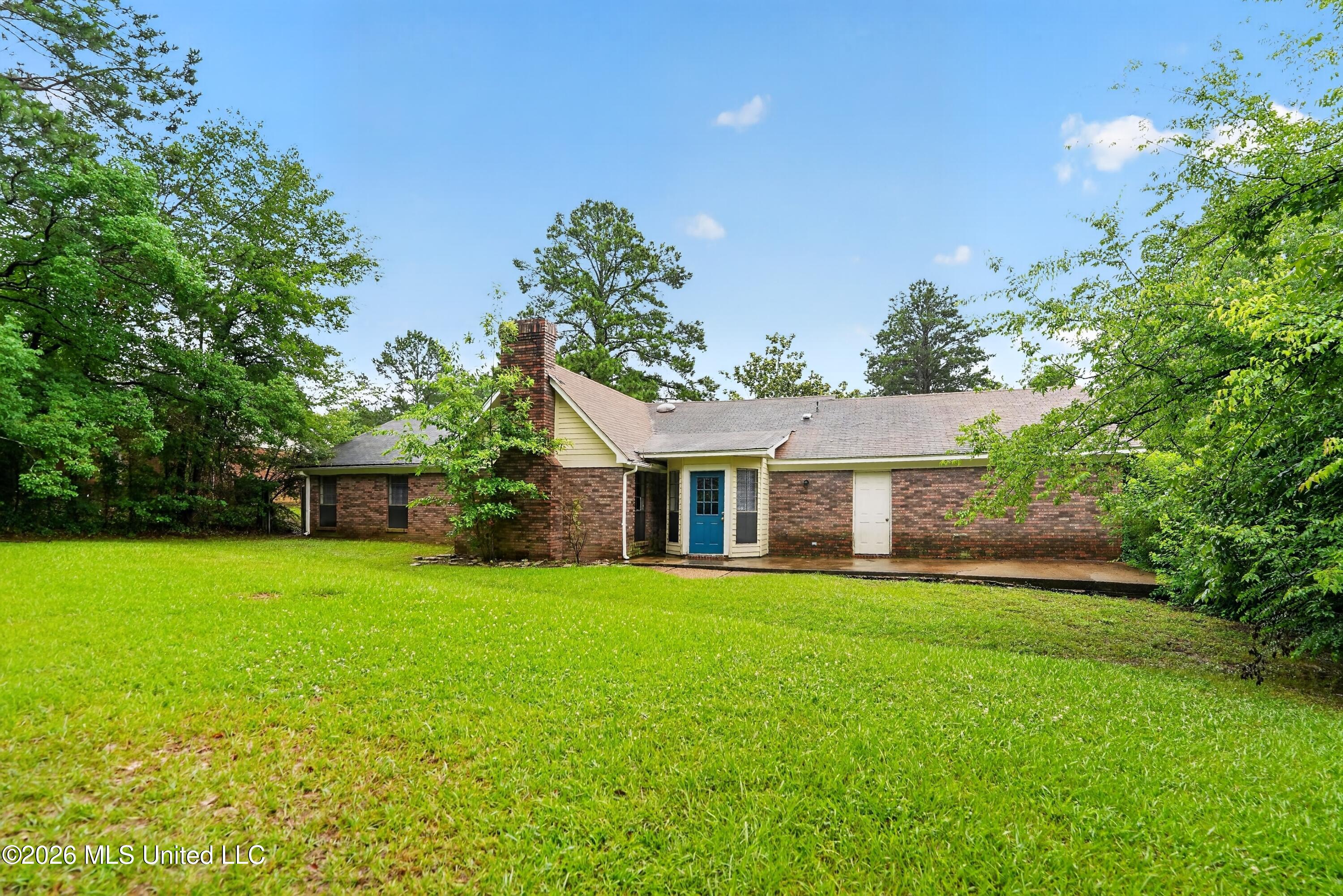 2050 Gateway Drive Ridgeland, MS 39157 - Photo 2 of 24 01_2050_Gateway_Dr-Exterior-8605