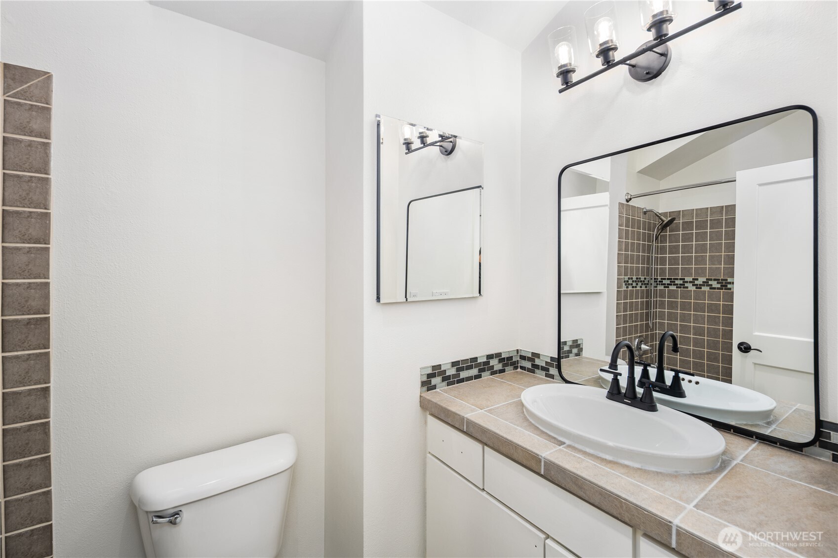 2017 Northwest 59th Street, Unit A Seattle, WA 98107 - Photo 17 of 32