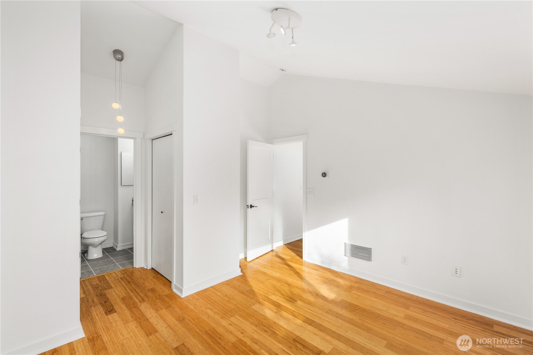 2017 Northwest 59th Street, Unit A Seattle, WA 98107 - Photo 18 of 32