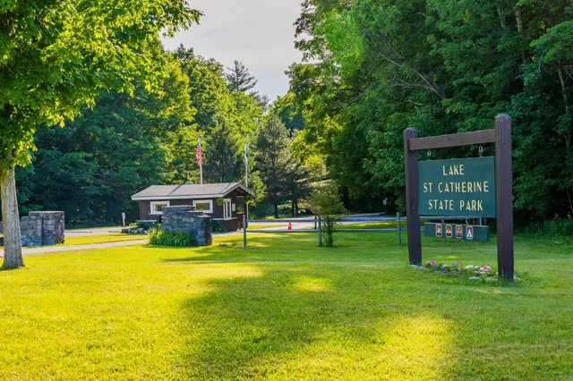 $800,000 | 123 Peninsula Drive, Poultney, VT 05774