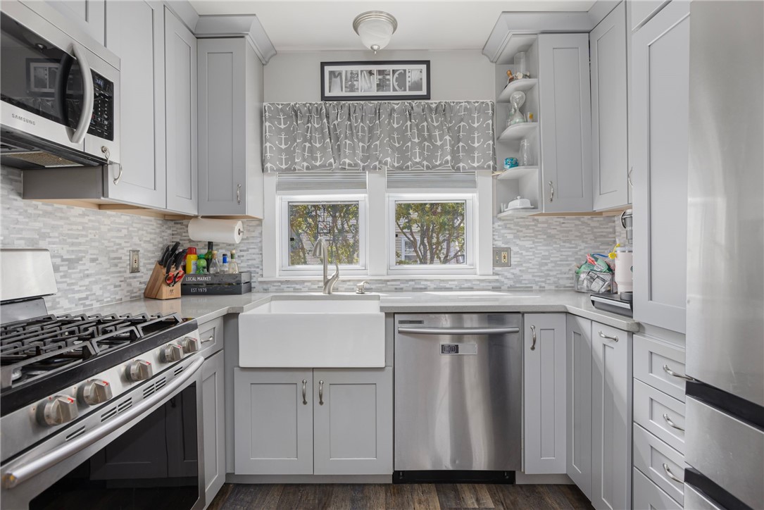 13 Vaughan Avenue Newport, RI 02840 - Photo 12 of 36