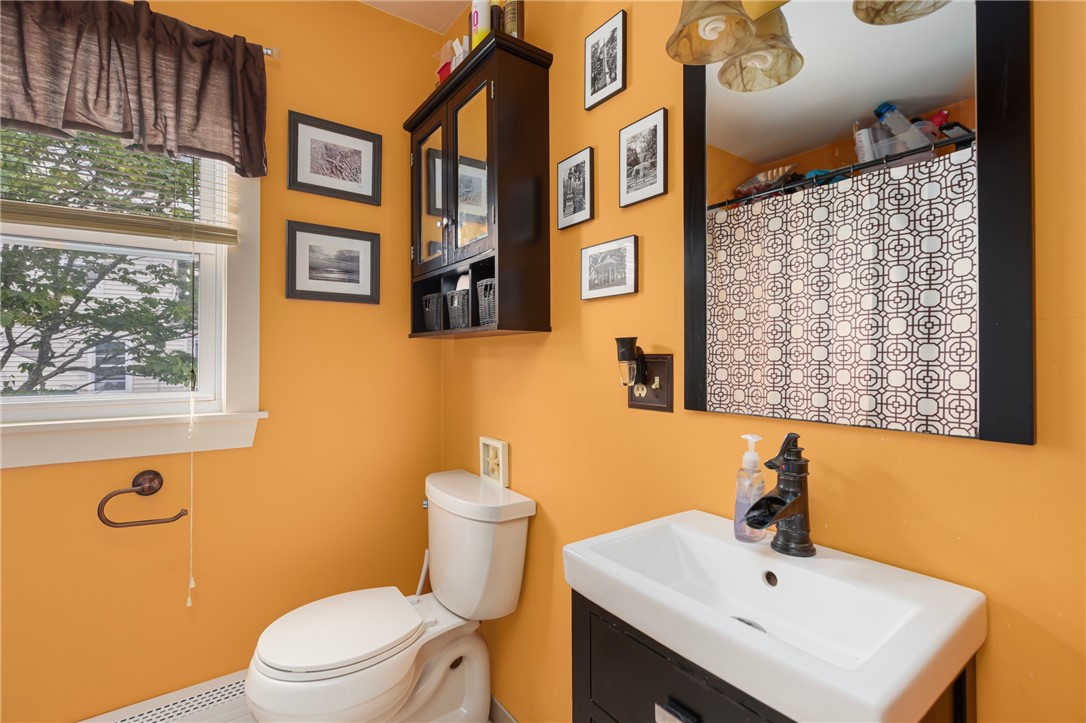 13 Vaughan Avenue Newport, RI 02840 - Photo 14 of 36